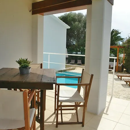 Uni Villa *